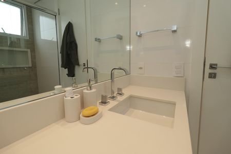 Apartamento à venda com 189m², 4 quartos e 3 vagasBanheiro da Suíte 3