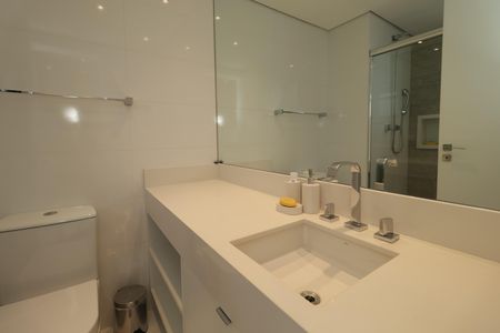 Apartamento à venda com 189m², 4 quartos e 3 vagasBanheiro da Suíte 3