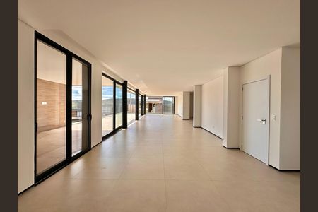 Casa de condomínio à venda com 504m², 4 quartos e 4 vagas