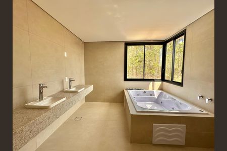 Casa de condomínio à venda com 504m², 4 quartos e 4 vagas
