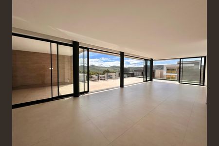 Casa de condomínio à venda com 504m², 4 quartos e 4 vagas