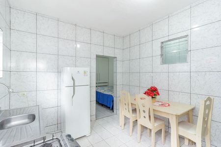 Cozinha de apartamento para alugar com 1 quarto, 35m² em Vila Zat, São Paulo