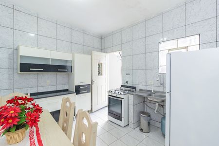 Cozinha de apartamento para alugar com 1 quarto, 35m² em Vila Zat, São Paulo