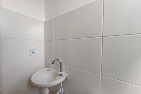 Banheiro de apartamento à venda com 2 quartos, 44m² em Jardim Capivari, Campinas