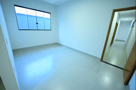 Casa à venda com 3 quartos, 170m² em Garavelo, Goiânia