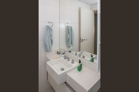 Apartamento para alugar com 156m², 3 quartos e 3 vagas Apartamento para alugar com 156m², 3 quartos e 3 vagasBanheiro da Suíte 2