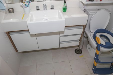 Apartamento para alugar com 156m², 3 quartos e 3 vagas Apartamento para alugar com 156m², 3 quartos e 3 vagasBanheiro da Suíte 2
