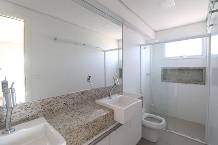 Apartamento para alugar com 175m², 4 quartos e 3 vagasBanheiro do Quarto 1