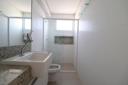 Apartamento para alugar com 175m², 4 quartos e 3 vagasBanheiro do Quarto 1