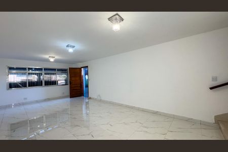 Casa à venda com 170m², 3 quartos e 2 vagasSala