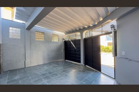 Casa à venda com 170m², 3 quartos e 2 vagasGaragem