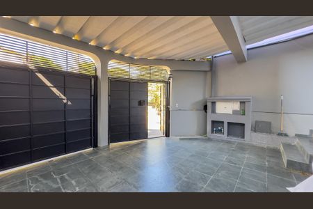 Casa à venda com 170m², 3 quartos e 2 vagasGaragem