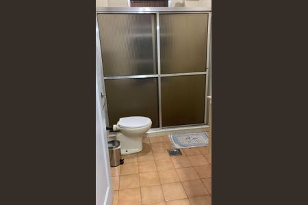 Banheiro de apartamento para alugar com 1 quarto, 40m² em José Menino, Santos
