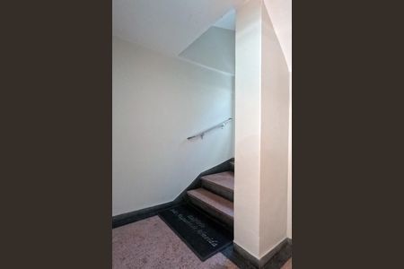 Apartamento para alugar com 65m², 1 quarto e 1 vagaÁrea Comum - Escadas para o apartameto