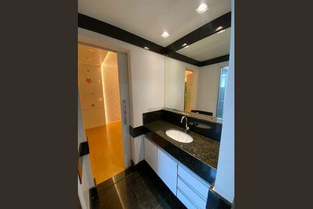 Apartamento para alugar com 180m², 4 quartos e 3 vagas Apartamento para alugar com 180m², 4 quartos e 3 vagasBanheiro
