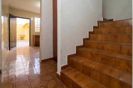 Casa para alugar com 120m², 2 quartos e 1 vagaEscada quartos