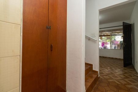 Casa para alugar com 120m², 2 quartos e 1 vagaEscada quartos