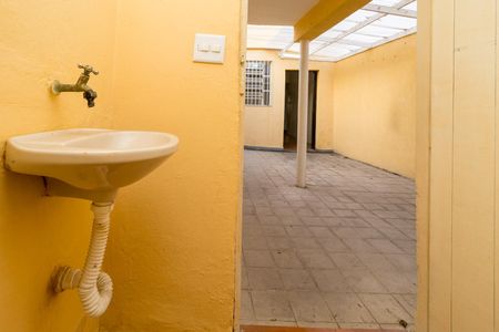 Casa para alugar com 120m², 2 quartos e 1 vagaBanheiro de serviço