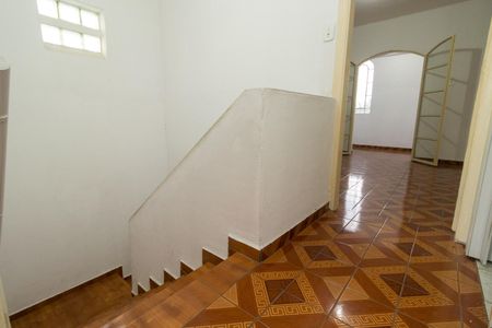 Casa para alugar com 120m², 2 quartos e 1 vagaEscada quartos