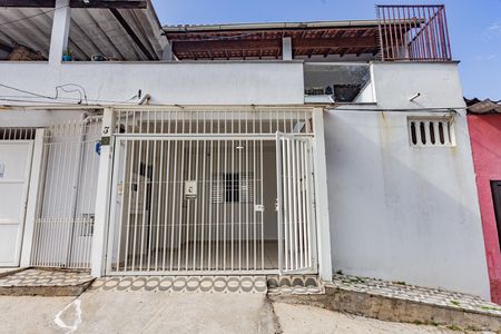 Casa para alugar com 79m², 2 quartos e 1 vaga Casa para alugar com 79m², 2 quartos e 1 vagaFachada