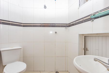 Casa para alugar com 79m², 2 quartos e 1 vaga Casa para alugar com 79m², 2 quartos e 1 vagaBanheiro Social