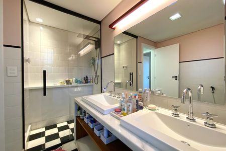 Apartamento à venda com 240m², 4 quartos e 2 vagas Apartamento à venda com 240m², 4 quartos e 2 vagasBanheiro