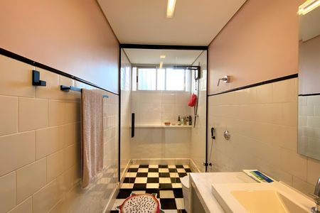 Apartamento à venda com 240m², 4 quartos e 2 vagas Apartamento à venda com 240m², 4 quartos e 2 vagasBanheiro da Suíte 1