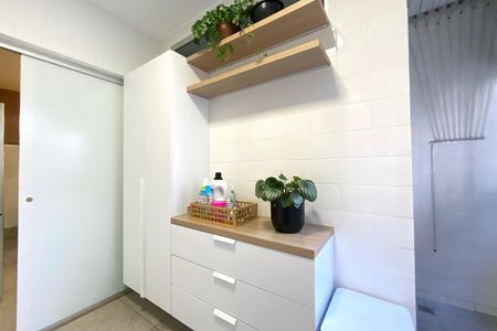 Apartamento à venda com 240m², 4 quartos e 2 vagas Apartamento à venda com 240m², 4 quartos e 2 vagasÁrea de Serviço