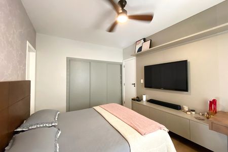 Apartamento à venda com 240m², 4 quartos e 2 vagas Apartamento à venda com 240m², 4 quartos e 2 vagasSuite 1