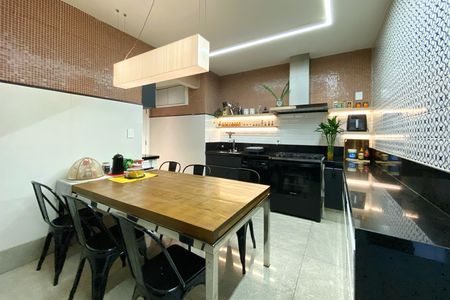 Apartamento à venda com 240m², 4 quartos e 2 vagas Apartamento à venda com 240m², 4 quartos e 2 vagasCozinha