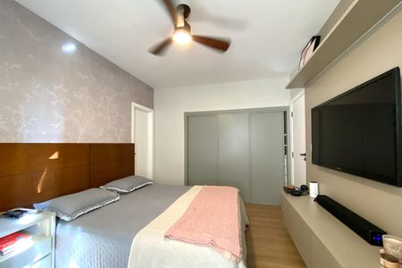 Apartamento à venda com 240m², 4 quartos e 2 vagas Apartamento à venda com 240m², 4 quartos e 2 vagasSuite 1