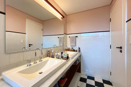 Banheiro da Suíte 1 de apartamento à venda com 4 quartos, 240m² em Santo Antônio, Belo Horizonte