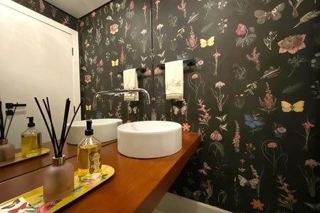 Apartamento à venda com 240m², 4 quartos e 2 vagas Apartamento à venda com 240m², 4 quartos e 2 vagasLavabo da Sala