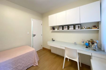 Apartamento à venda com 240m², 4 quartos e 2 vagas Apartamento à venda com 240m², 4 quartos e 2 vagasQuarto 3
