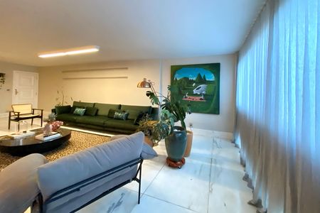 Apartamento à venda com 240m², 4 quartos e 2 vagas Apartamento à venda com 240m², 4 quartos e 2 vagasVaranda da Sala