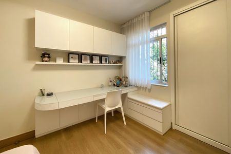 Apartamento à venda com 240m², 4 quartos e 2 vagas Apartamento à venda com 240m², 4 quartos e 2 vagasQuarto 3