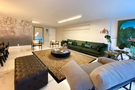 Apartamento à venda com 240m², 4 quartos e 2 vagas Apartamento à venda com 240m², 4 quartos e 2 vagasSala