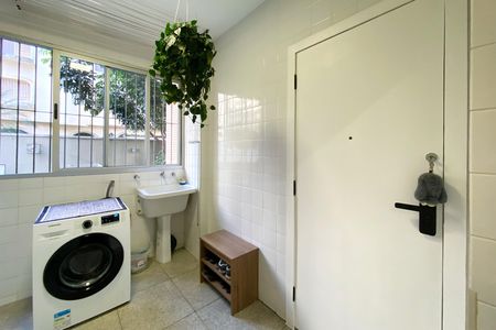 Apartamento à venda com 240m², 4 quartos e 2 vagas Apartamento à venda com 240m², 4 quartos e 2 vagasÁrea de Serviço