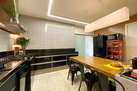 Apartamento à venda com 240m², 4 quartos e 2 vagas Apartamento à venda com 240m², 4 quartos e 2 vagasCozinha