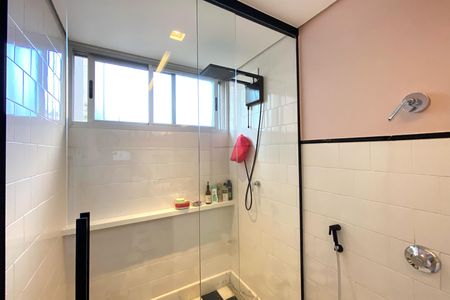 Apartamento à venda com 240m², 4 quartos e 2 vagas Apartamento à venda com 240m², 4 quartos e 2 vagasBanheiro da Suíte 1