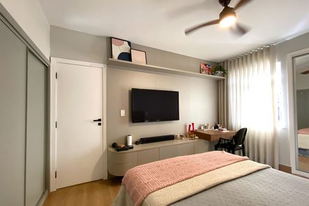 Apartamento à venda com 240m², 4 quartos e 2 vagas Apartamento à venda com 240m², 4 quartos e 2 vagasSuite 1
