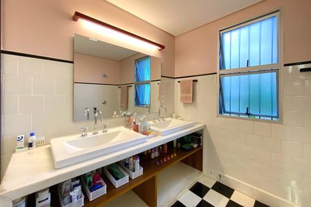 Apartamento à venda com 240m², 4 quartos e 2 vagas Apartamento à venda com 240m², 4 quartos e 2 vagasBanheiro