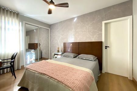 Apartamento à venda com 240m², 4 quartos e 2 vagas Apartamento à venda com 240m², 4 quartos e 2 vagasSuite 1