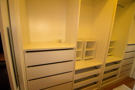 Apartamento para alugar com 160m², 3 quartos e 3 vagas Apartamento para alugar com 160m², 3 quartos e 3 vagasQuarto 03- Suite - Closet