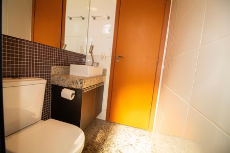 Apartamento para alugar com 160m², 3 quartos e 3 vagas Apartamento para alugar com 160m², 3 quartos e 3 vagasBanheiro da Social