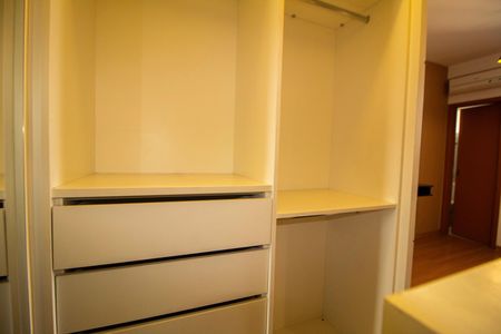 Apartamento para alugar com 160m², 3 quartos e 3 vagas Apartamento para alugar com 160m², 3 quartos e 3 vagasQuarto 03- Suite - Closet