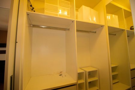 Apartamento para alugar com 160m², 3 quartos e 3 vagas Apartamento para alugar com 160m², 3 quartos e 3 vagasQuarto 03- Suite - Closet