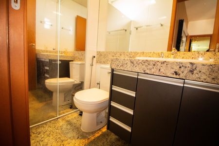 Apartamento para alugar com 160m², 3 quartos e 3 vagas Apartamento para alugar com 160m², 3 quartos e 3 vagasBanheiro da Suite