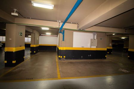 Apartamento para alugar com 160m², 3 quartos e 3 vagas Apartamento para alugar com 160m², 3 quartos e 3 vagasÁrea comum- 3 vagas de garagem duas em linha e uma livre, coberta