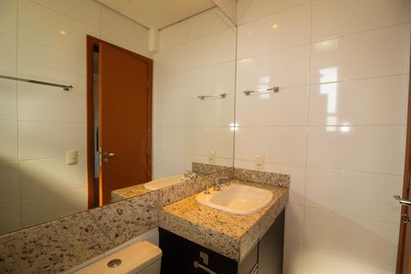 Apartamento para alugar com 160m², 3 quartos e 3 vagas Apartamento para alugar com 160m², 3 quartos e 3 vagasBanheiro da Suite
